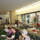 Adventkranzbinden MISSIONSKREIS der Pfarre 2016 _6_.JPG