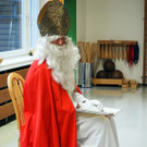 Nikolaus besucht einen Kindergarten.JPG