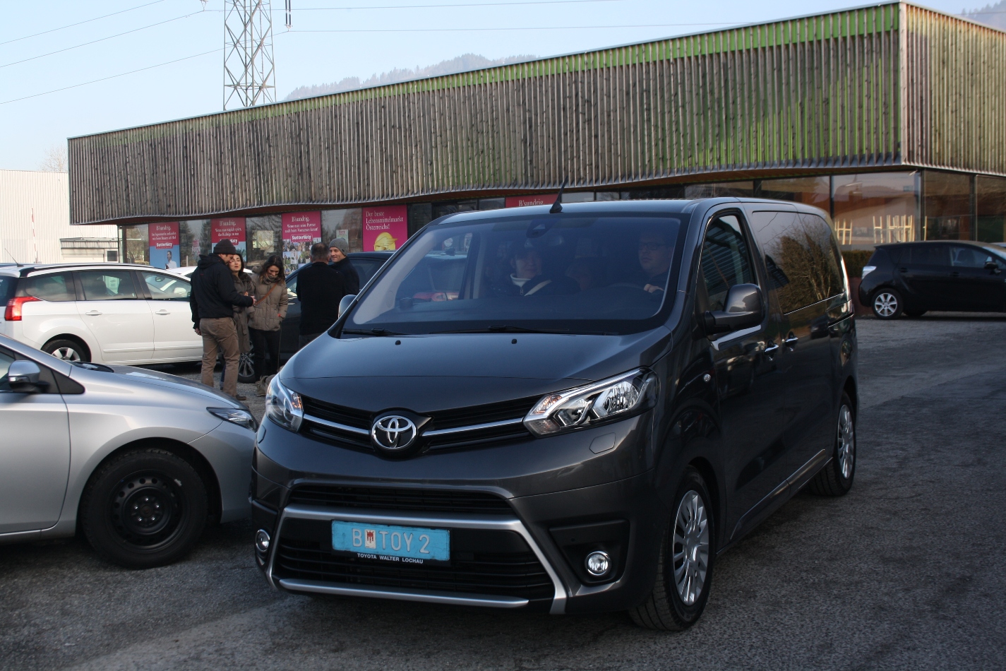 Toyota Premiere C-HR SUV neu 08-12-2016 _13_.JPG