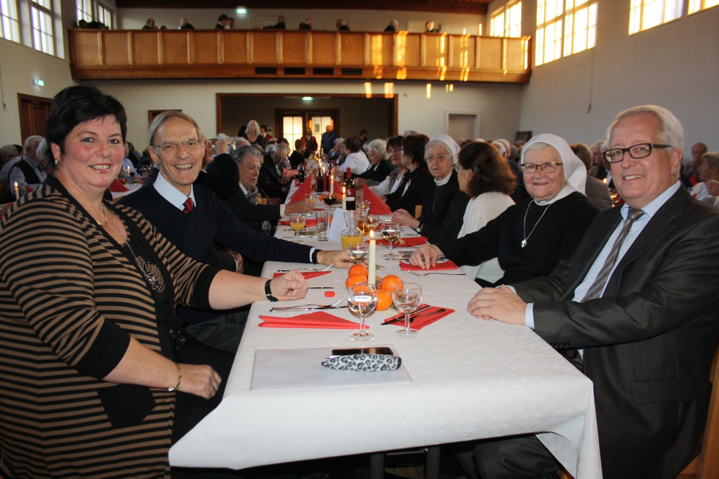 Senioren ADVENTFEIER B Menschen 10-12-2016 _1_.JPG
