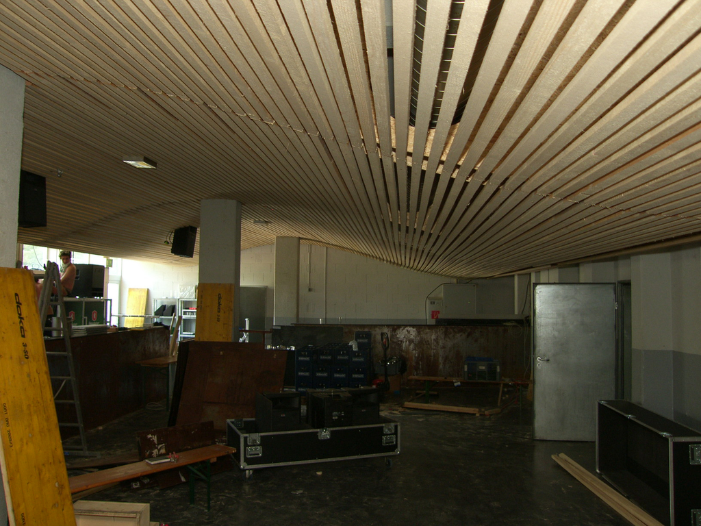 SH100773_JPG-1277992525
