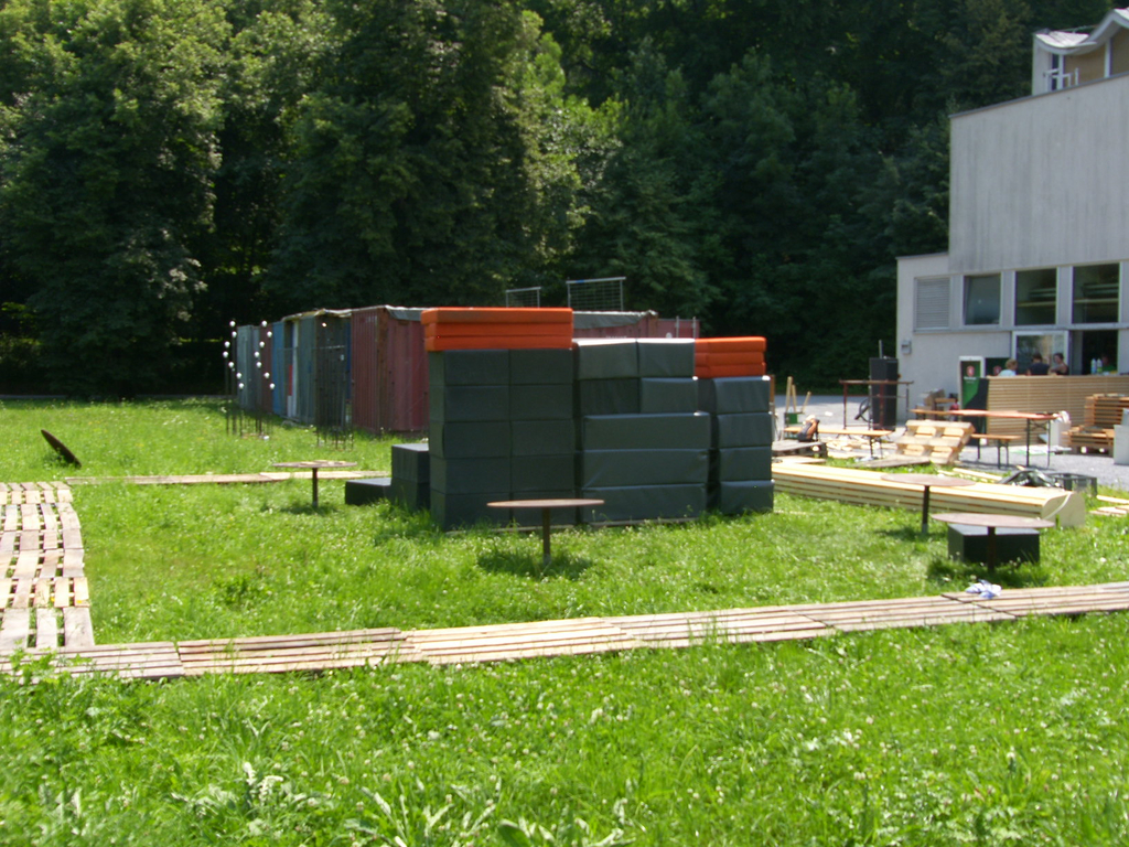SH100804_JPG-1277992784