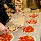 Pizzagaudi in der Backstube.JPG