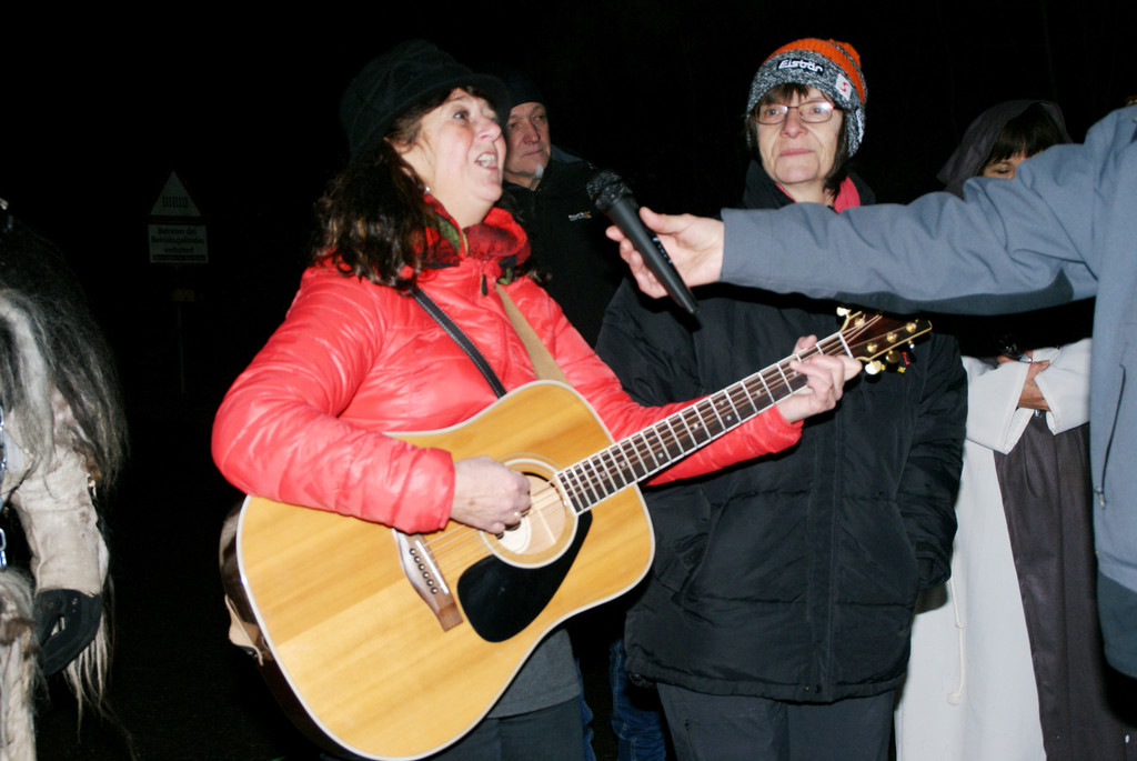 Luise Glantschnig sang Weihnachtslieder.JPG