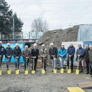 Vertreter der drei Partnerfirmen und die Architekten feierten den Spatenstich für die neue Halle der Intemann GmbH gemeinsam.