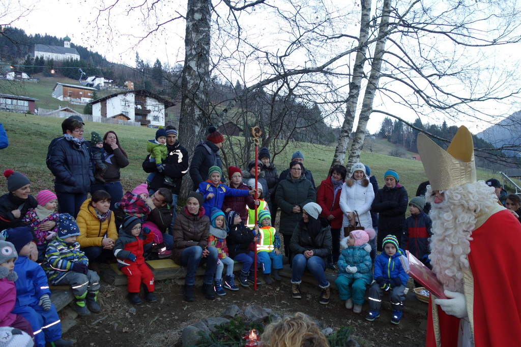 Nikolausfeier im Wald am 2_12 _128_.JPG