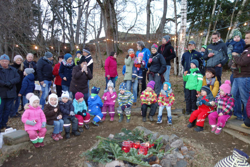 Nikolausfeier im Wald am 2_12 _198_.JPG