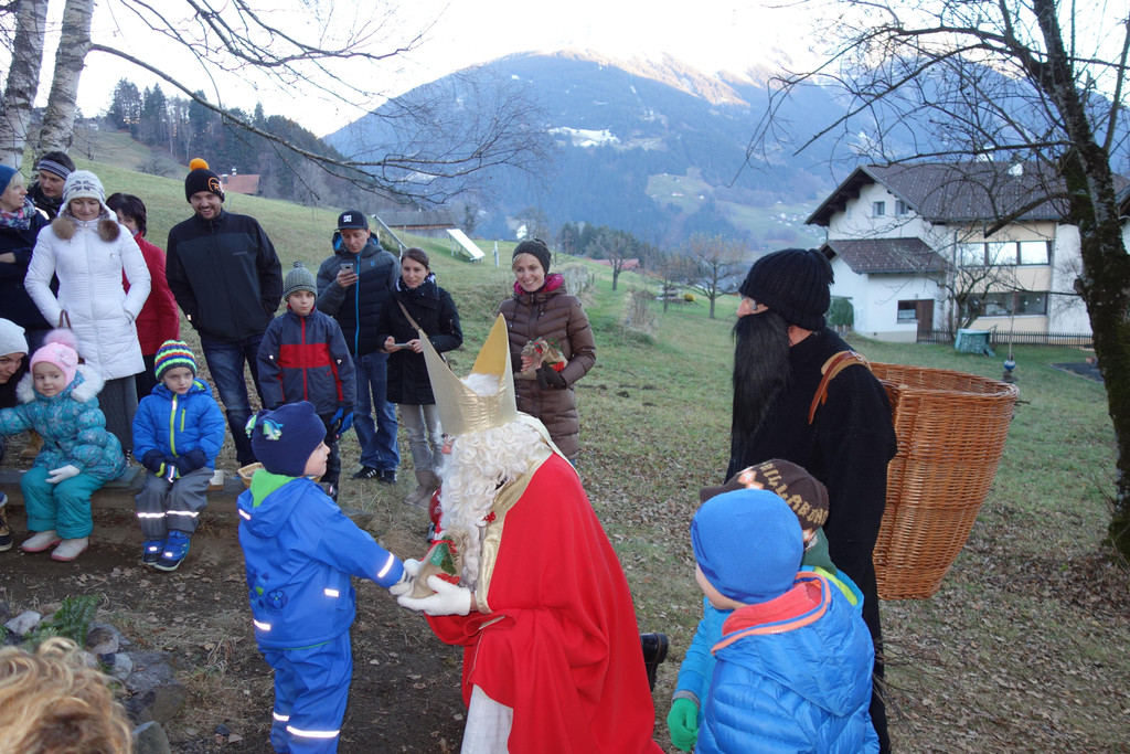 Nikolausfeier im Wald am 2_12 _146_.JPG
