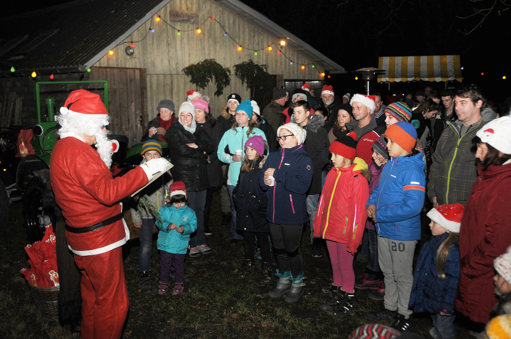 Tierhalter-Nikolaus Bescherung 03-12-2016 22.jpg