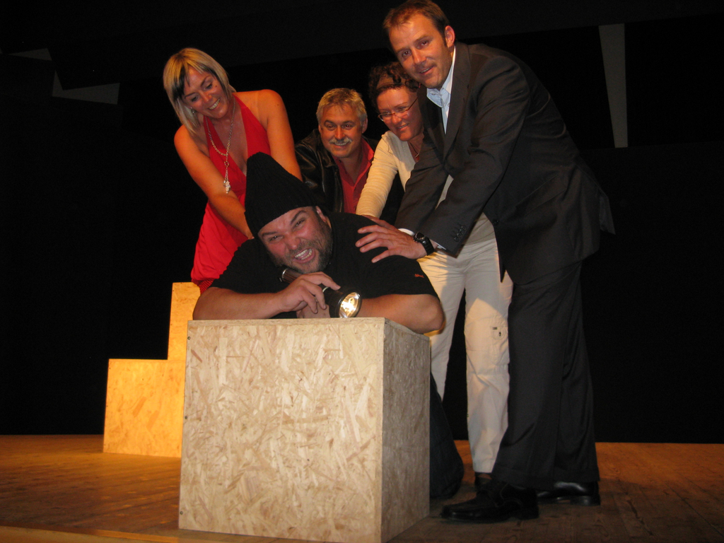 5 09_theater 047_jpg-1278055504