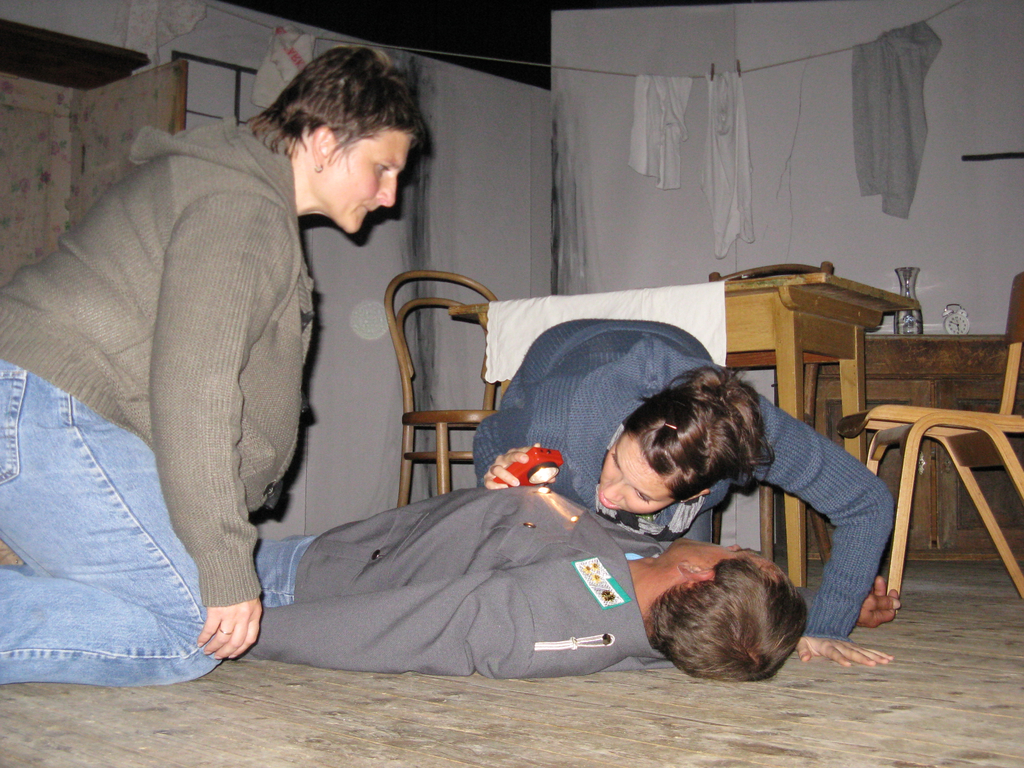 8 theater_08_10_22 088_jpg-1278055605