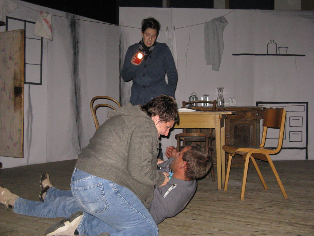 9 theater_08_10_22 090_jpg-1278055653
