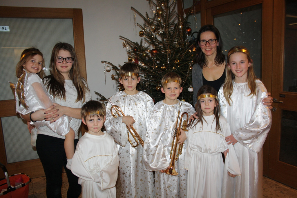 Jesuheim WEIHNACHTSFEIER 22-12-2016 _4_.JPG