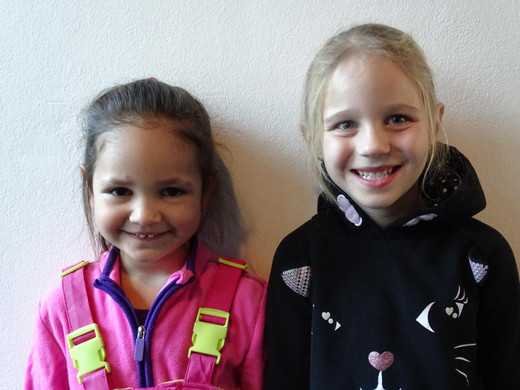 Raynara und Annalena.JPG