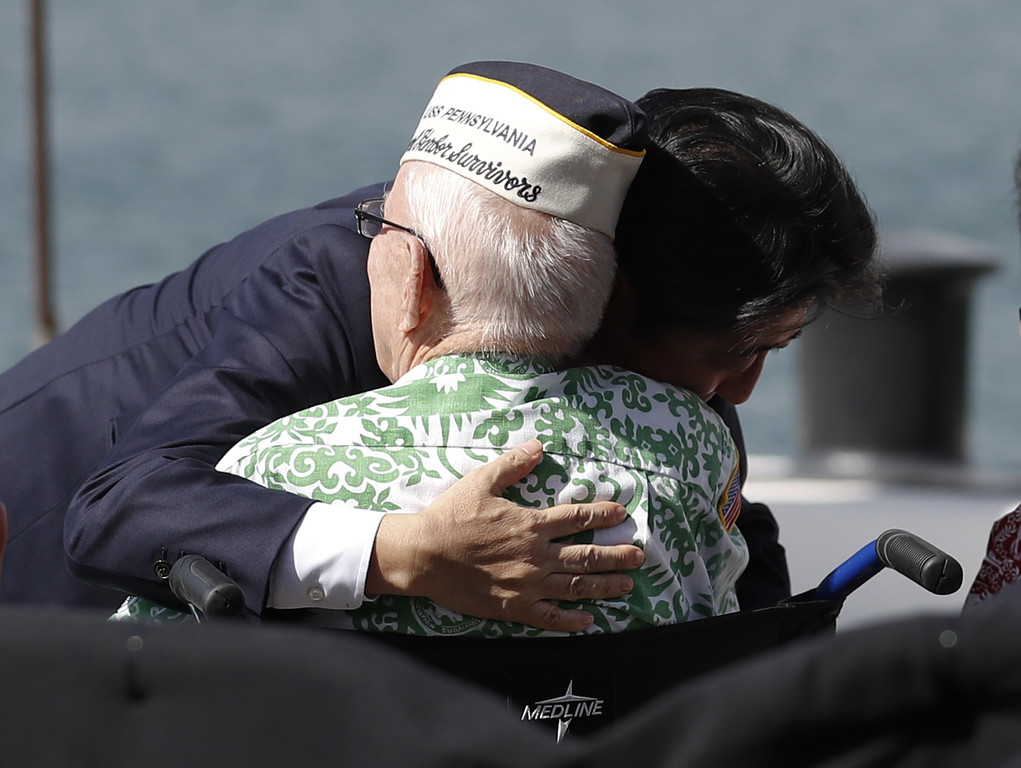 Pearl harbor abe obama _60_.jpg