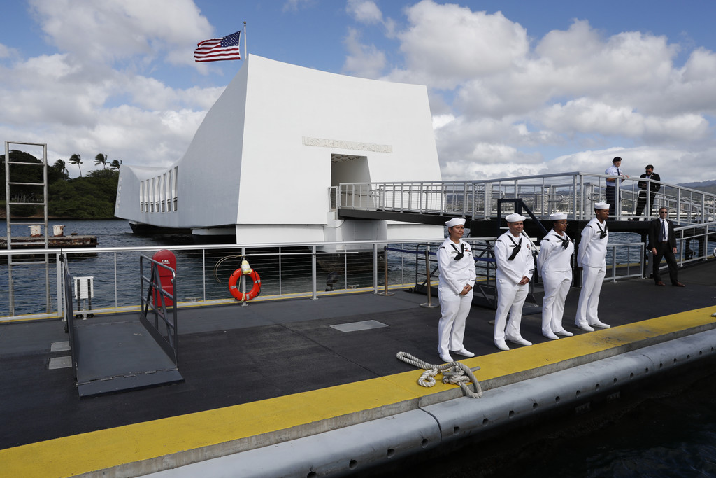 Pearl harbor abe obama _9_.jpg