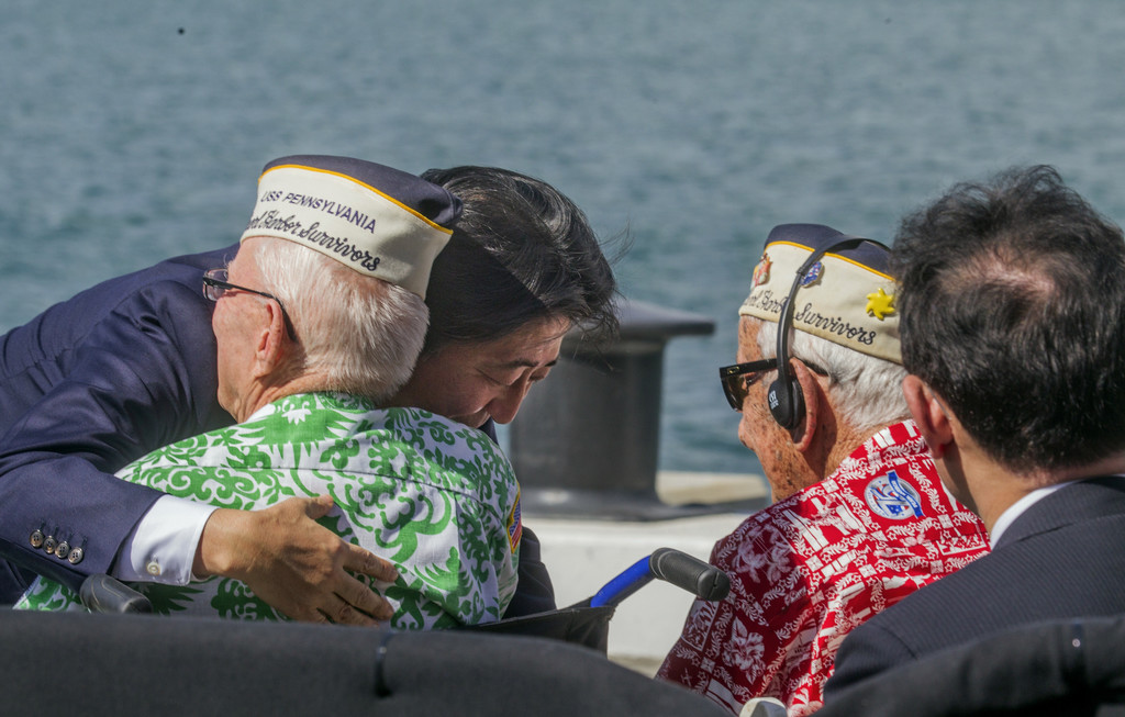 Pearl harbor abe obama _27_.jpg
