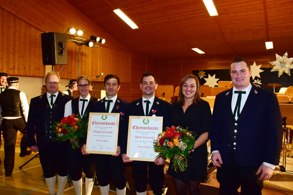 Ehrung Philipp und Jakob Schneider MV Raggal.JPG