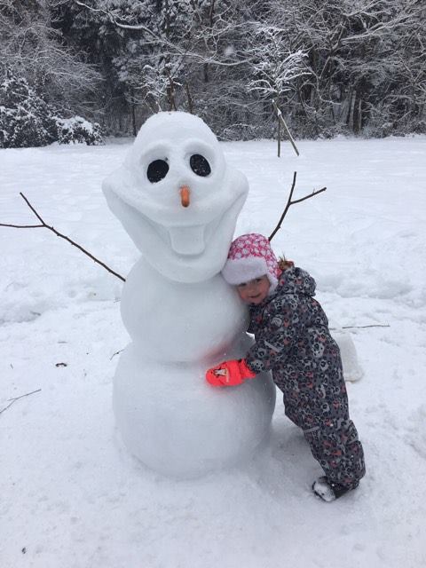 Schneemann umarmt.jpg