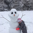 Schneemann umarmt.jpg