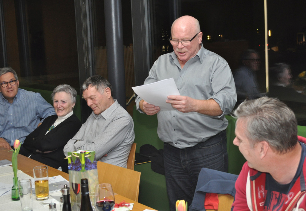 Chronist Reinhard K__nig beim Vortrag.JPG