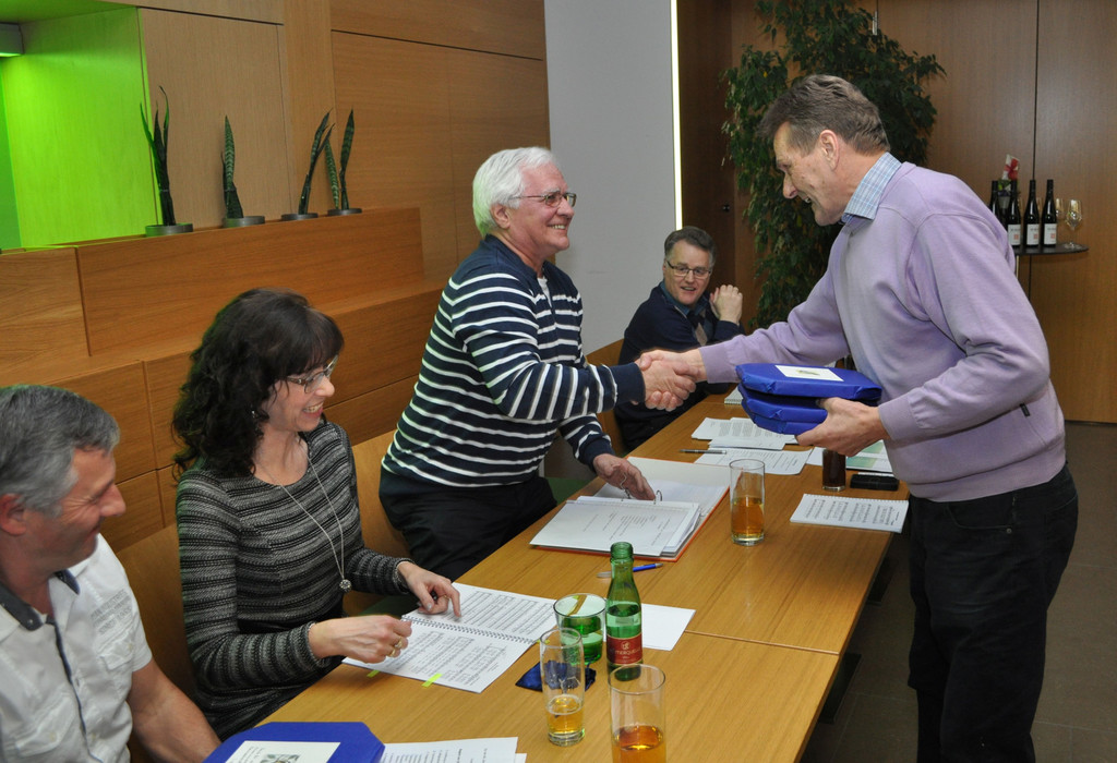 DSC_999 Wilfried Winkel bedankt sich beim bisherigen Vereinsausschuss.JPG