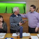 Neu-Obmann Alfred Bolter w__rdigt die Verdienste des bisherigen Obmannes Wilfried Winkel 2.JPG