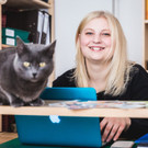 Flora Scheed mit Katze Lilli copyrigt ROBIN CONSULT_Flo Mooshammer 2.jpg