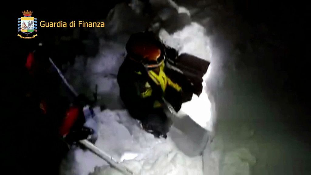 Italy_Quake_Avalanche_47062.jpg