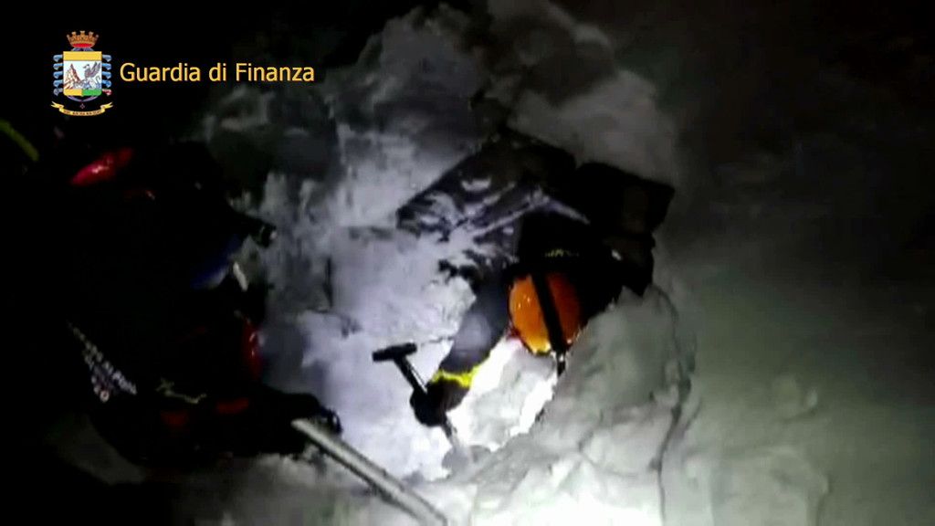 Italy_Quake_Avalanche_63066.jpg