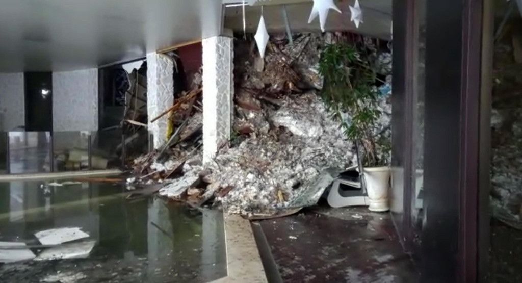 Italy_Quake_Avalanche_76296.jpg