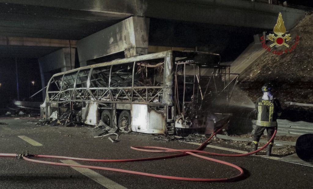 Italy_Bus_Crash_89006.jpg