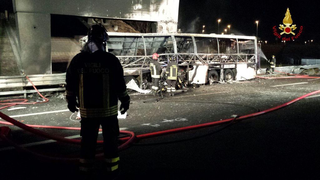 Italy_Bus_Crash_24123.jpg