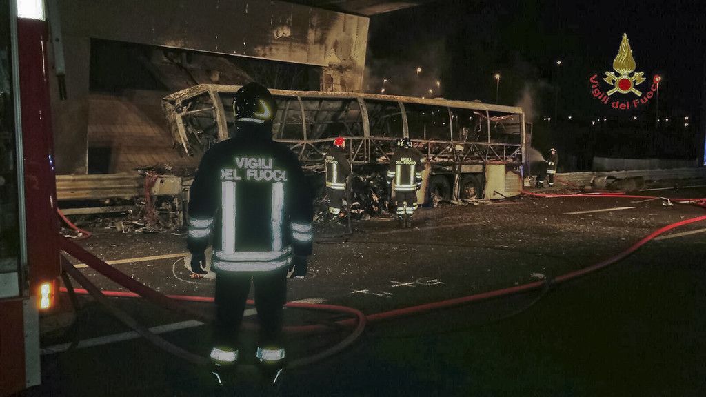Italy_Bus_Crash_36628.jpg