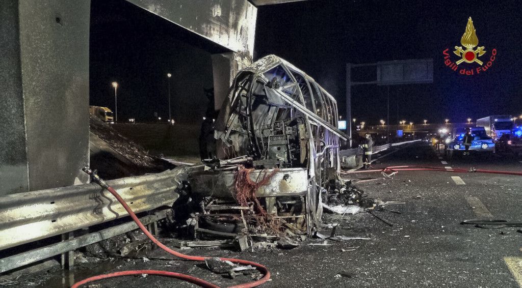 Italy_Bus_Crash_69395.jpg