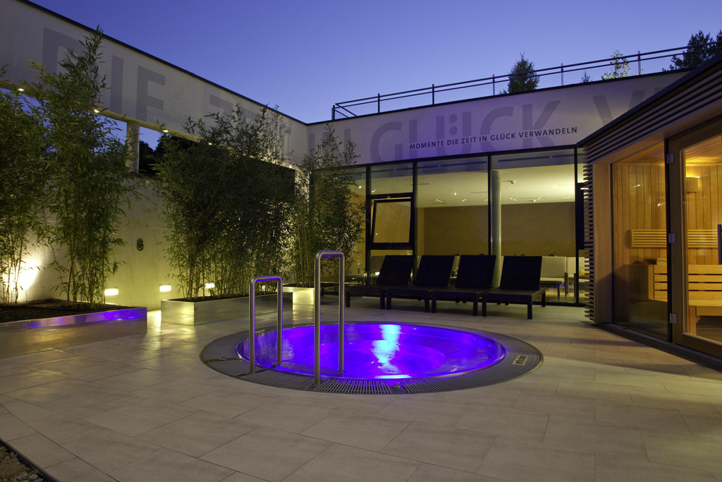 Stoiser Au___enbecken Nacht.jpg