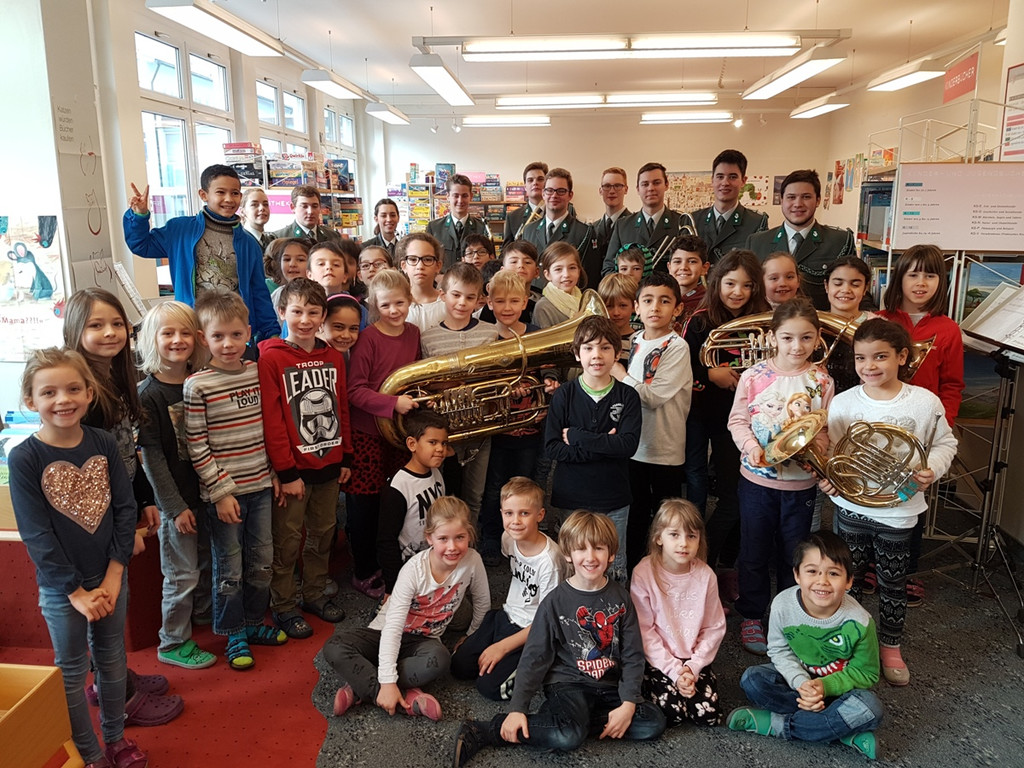 Musikverein WERBUNG in der Schule Milit__rmusik B 25-01-2017 KLASSENBILDER _2_.jpg