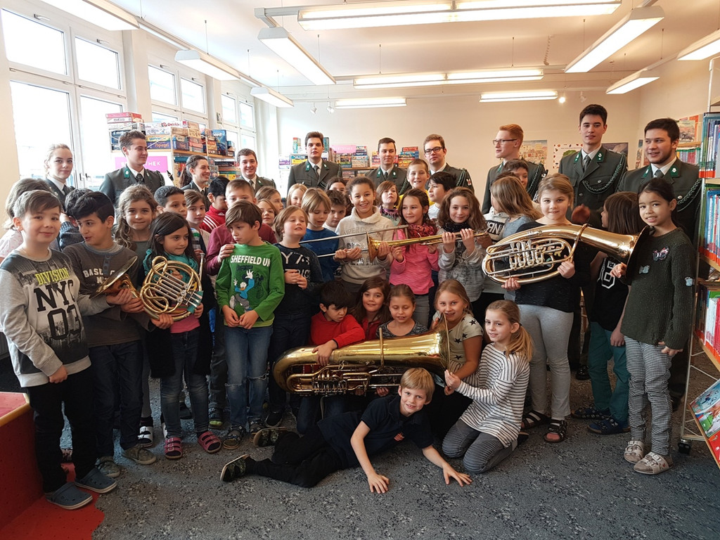 Musikverein WERBUNG in der Schule Milit__rmusik B 25-01-2017 KLASSENBILDER _3_.jpg