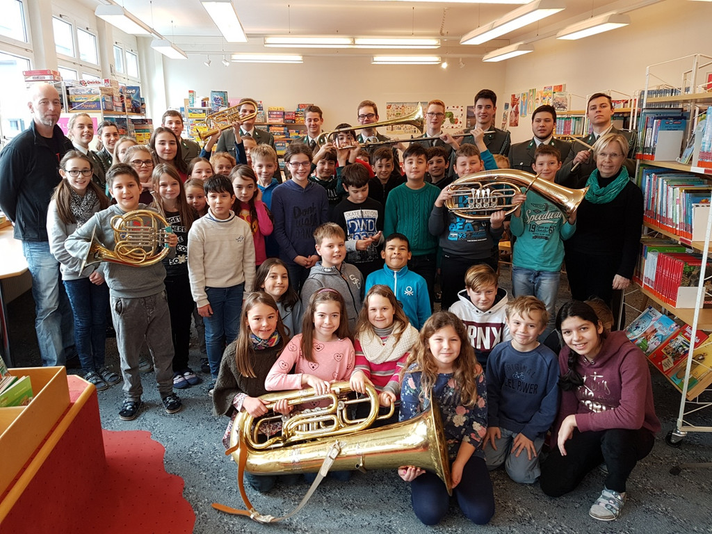 Musikverein WERBUNG in der Schule Milit__rmusik B 25-01-2017 KLASSENBILDER _4_.jpg