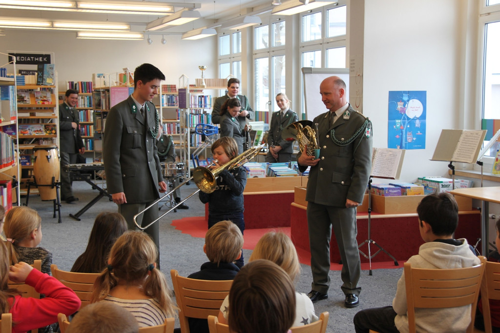 Musikverein WERBUNG in der Schule Milit__rmusik C 25-01-2017 PR__SENTATION _19_.JPG