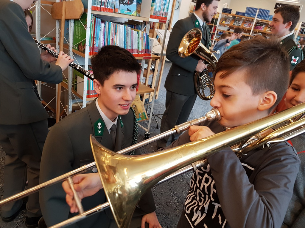Musikverein WERBUNG in der Schule Milit__rmusik C 25-01-2017 PR__SENTATION _4_.jpg