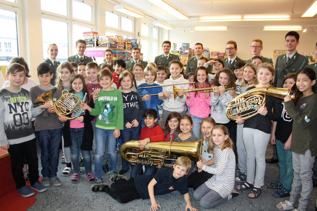 Musikverein WERBUNG in der Schule Milit__rmusik A 25-01-2017 BMS _1_.JPG