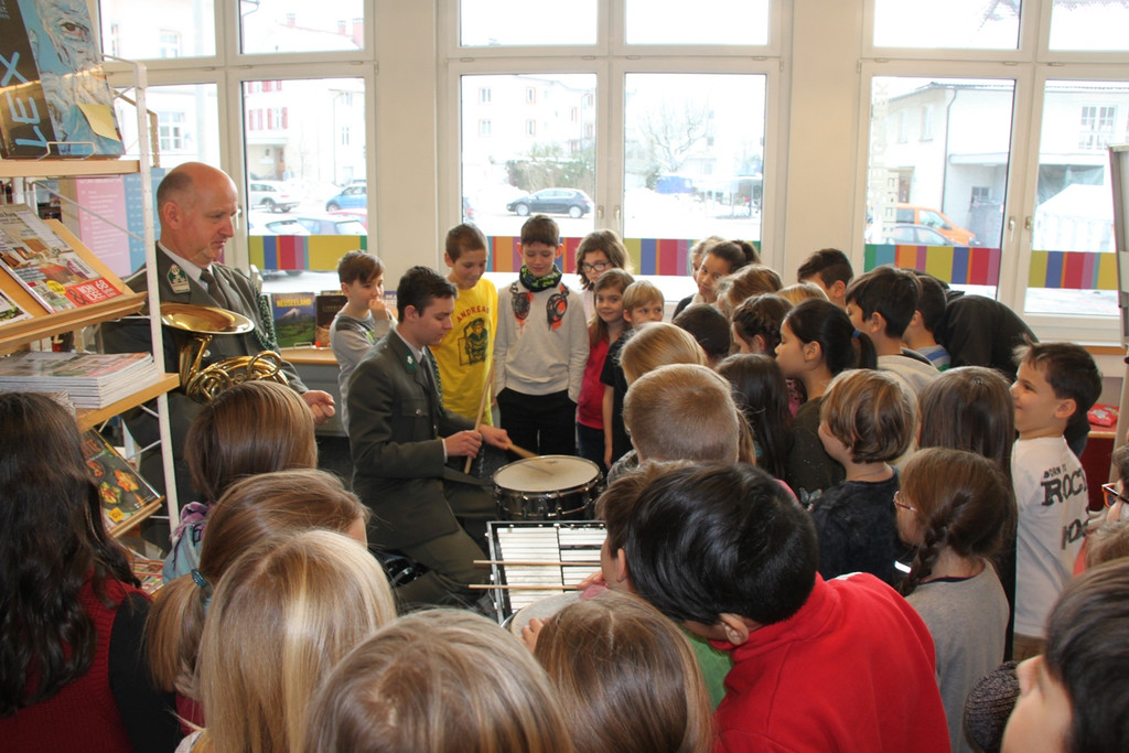 Musikverein WERBUNG in der Schule Milit__rmusik C 25-01-2017 PR__SENTATION _20_.JPG