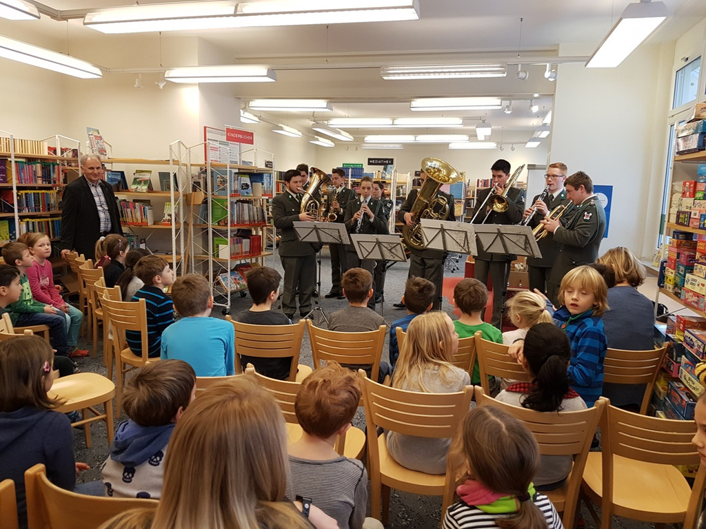 Musikverein WERBUNG in der Schule Milit__rmusik C 25-01-2017 PR__SENTATION _28_.jpg