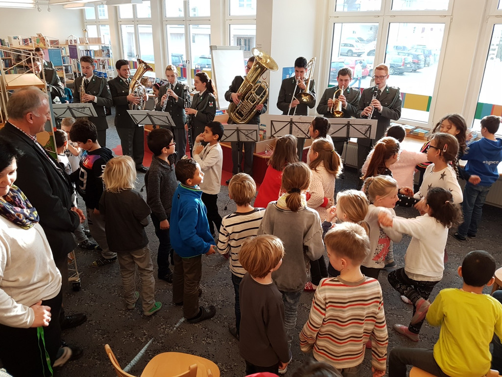 Musikverein WERBUNG in der Schule Milit__rmusik C 25-01-2017 PR__SENTATION _32_.jpg