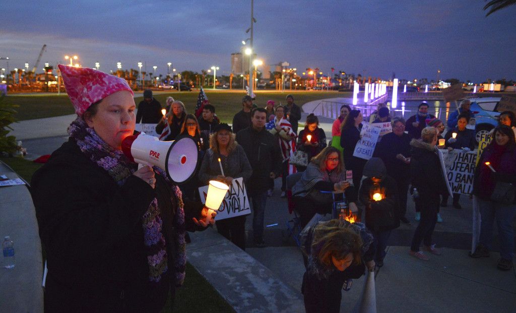 Trump_protest_at_Port_Canaveral_47837.jpg
