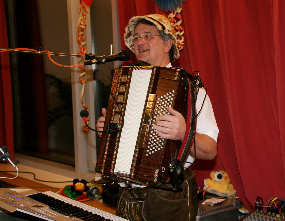 Alleinunterhalter BUBU sorgte f__r Stimmung.JPG