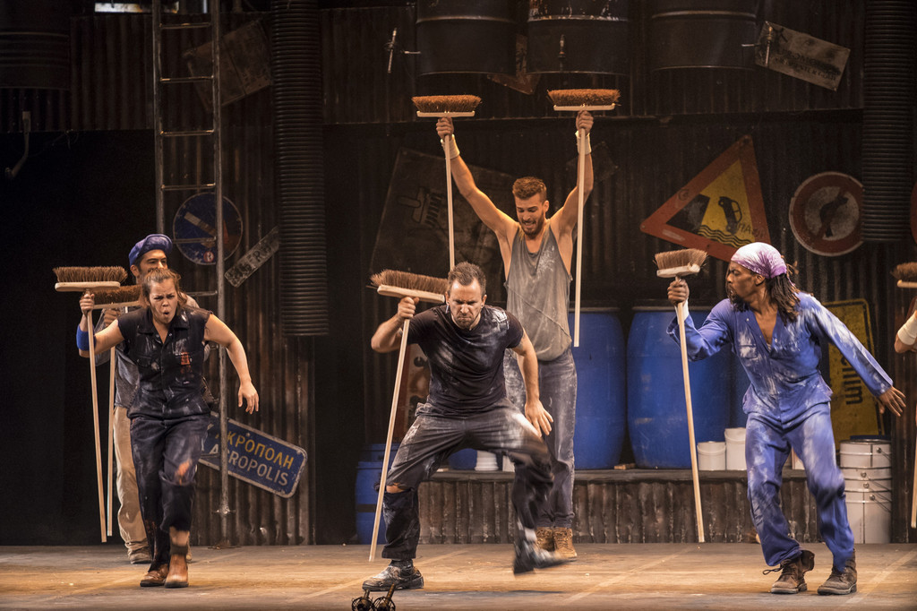 stomp-foto-03-credit-steve-mcnicholas.jpg