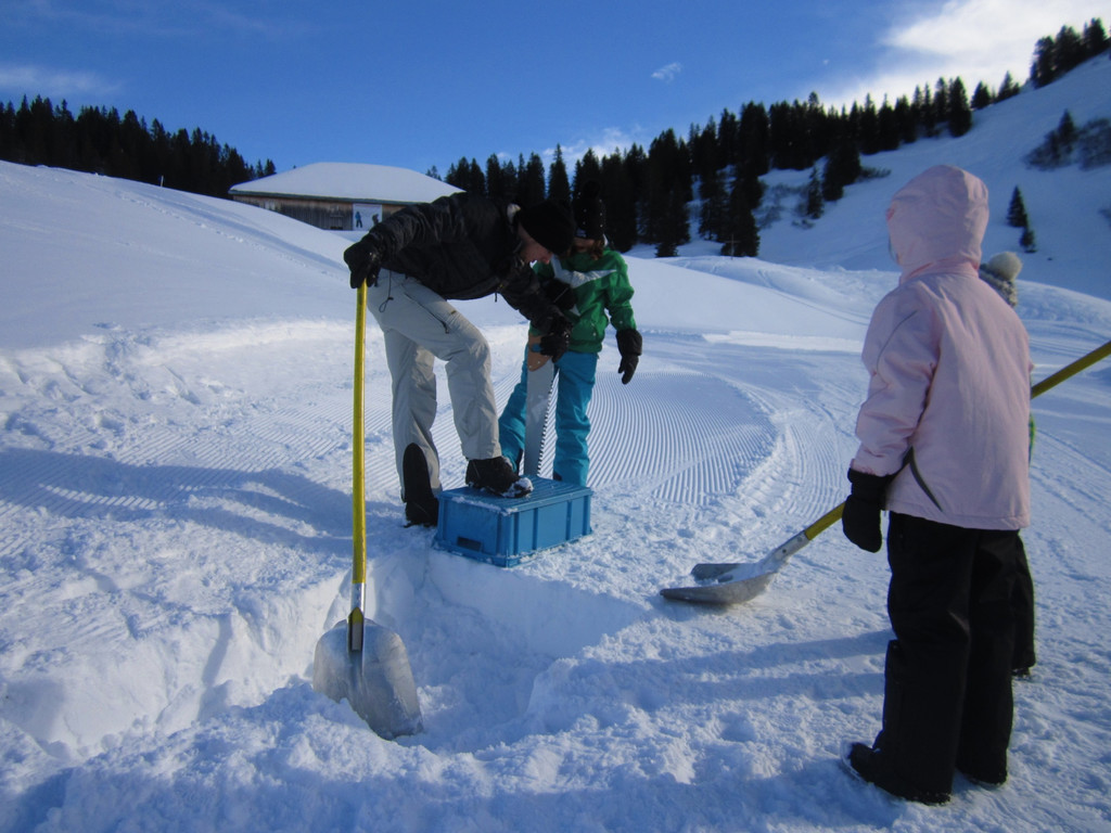 BK_Iglu bauen und rodeln Laterns 14.jpg