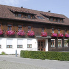 Bucher Schul- und Wohnhaus aktuell.JPG